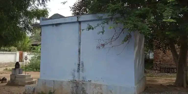 Arulmigu Thirumaaligai Periyasamy Temple, S. Kailasapuram, Savarimangalam - 628301 அருள்மிகு திருமாளிகை பெரியசாமி திருக்கோயில், எஸ்.கைலாச புரம், Savarimangalam - 628301, Thoothukudi - Ancient Temple Architecture and History Image 3