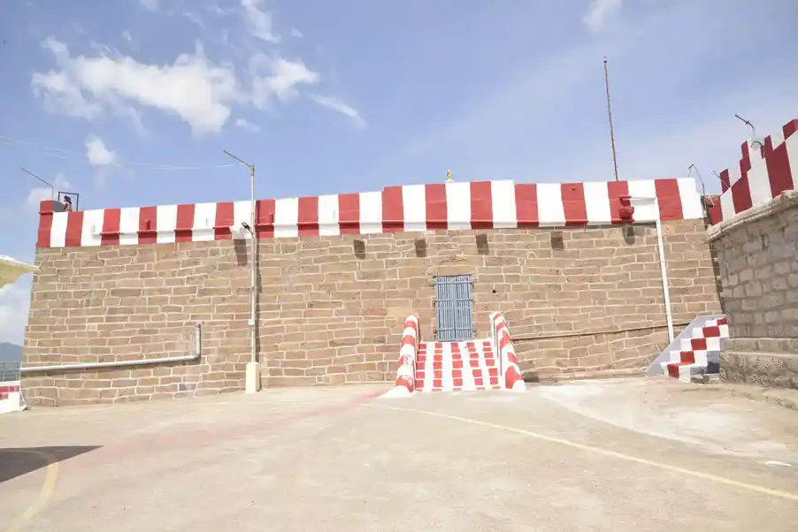 Arulmigu Thirumalaikumaraswamy Temple, Panpoli - 627807 அருள்மிகு திருமலைக்குமாரசுவாமி திருக்கோயில், பண்பொழி - 627807, Tenkasi - Ancient Temple Architecture and History Image 9