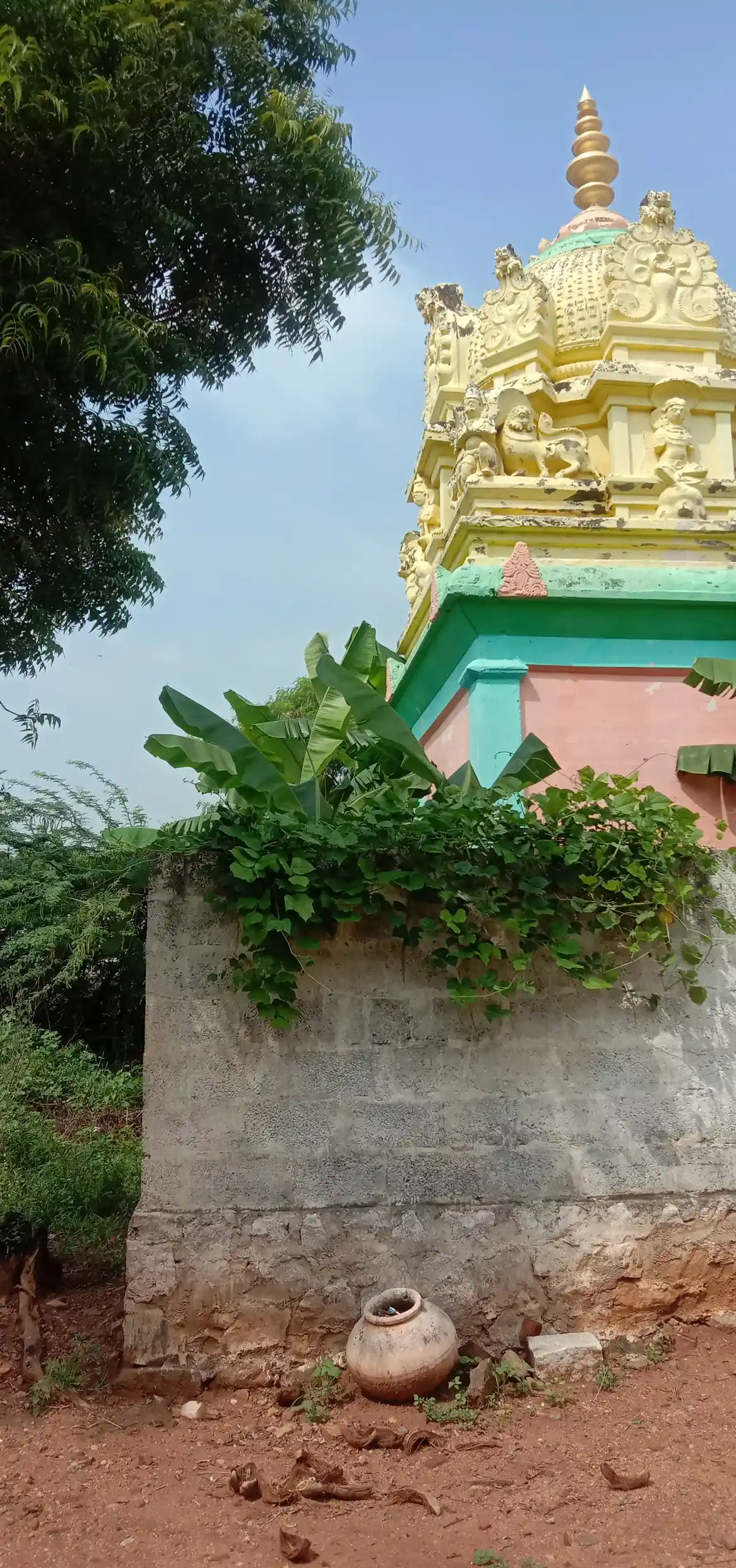 Arulmigu Thirumalairaya Perumal Temple, Erumalainayakanpatti - 625602 அருள்மிகு திருமலைராயப்பெருமாள் திருக்கோயில், Erumalainayakanpatti - 625602, Theni - Ancient Temple Architecture and History Image 3