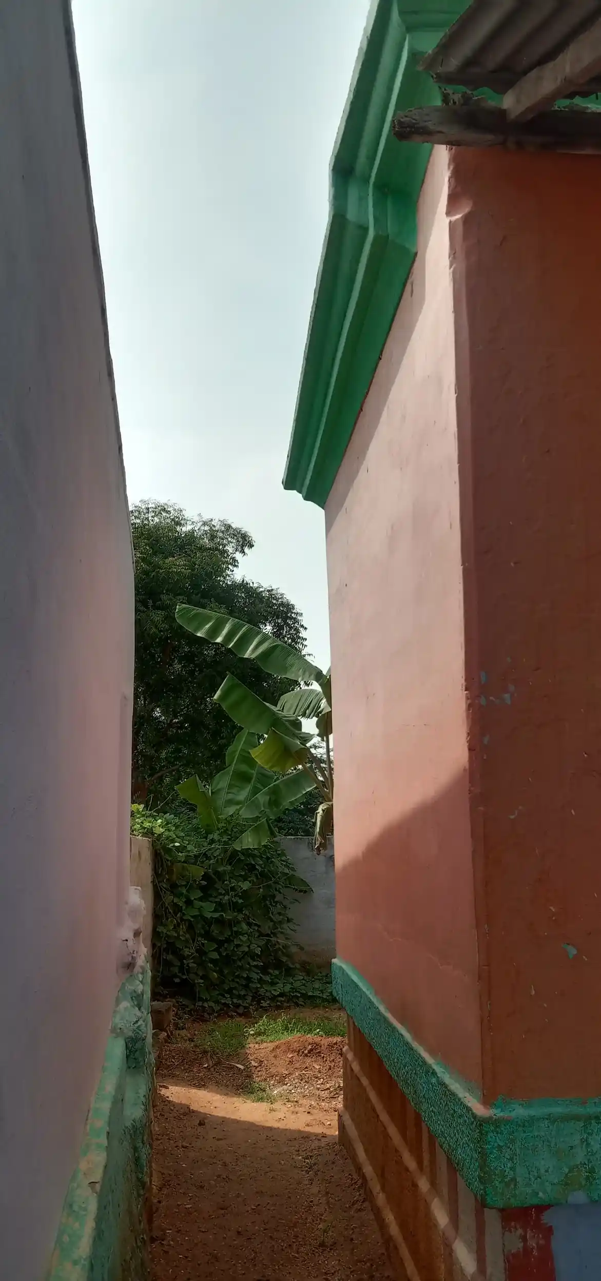 Arulmigu Thirumalairaya Perumal Temple, Erumalainayakanpatti - 625602 அருள்மிகு திருமலைராயப்பெருமாள் திருக்கோயில், Erumalainayakanpatti - 625602, Theni - Ancient Temple Architecture and History Image 4