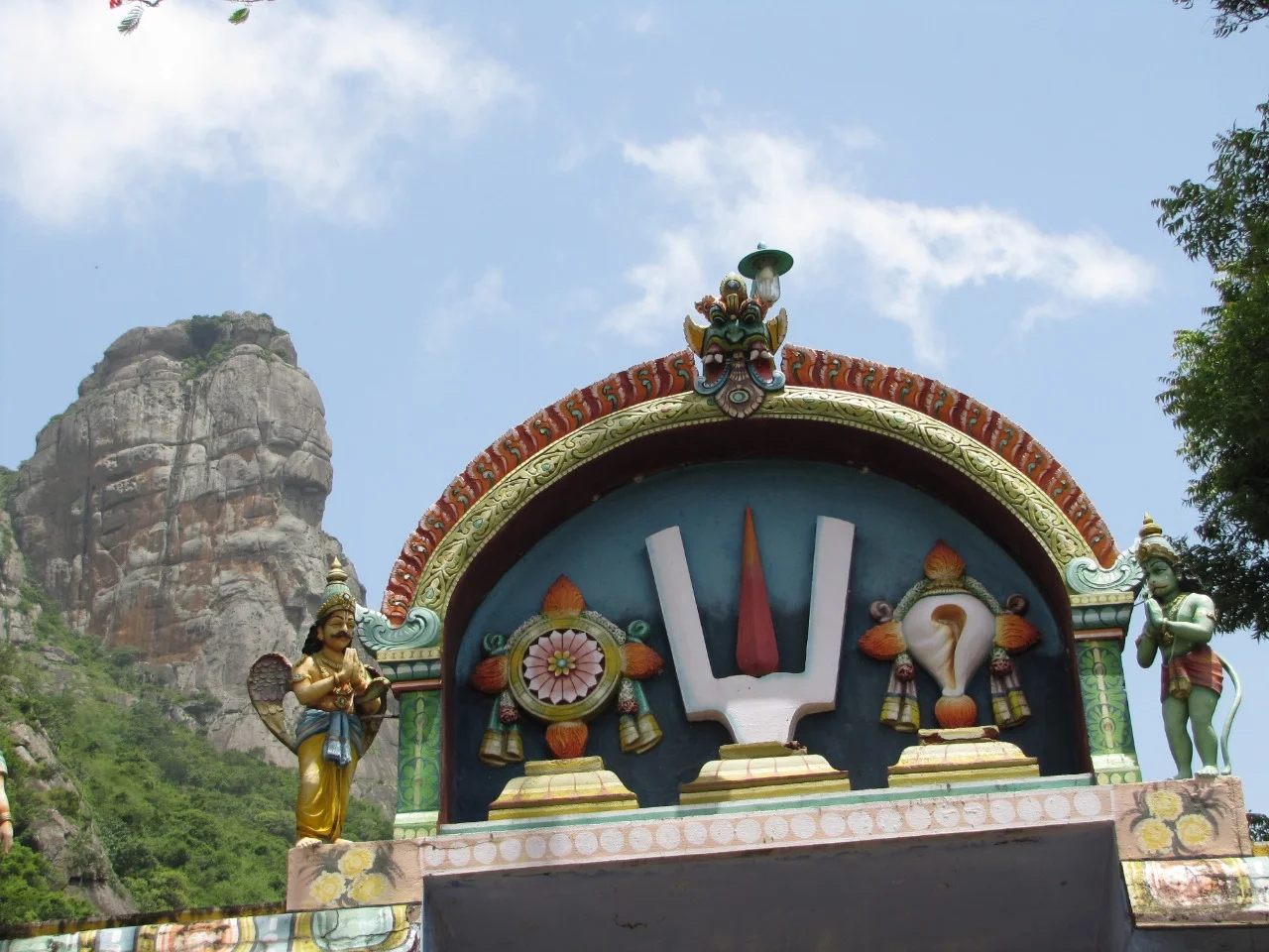 Arulmigu Thirumalaiurayaperumal Temple, Kombai - 625521 அருள்மிகு திருமலைராயப்பெருமாள் திருக்கோயில், கோம்பை - 625521, Theni - Ancient Temple Architecture and History Image 8