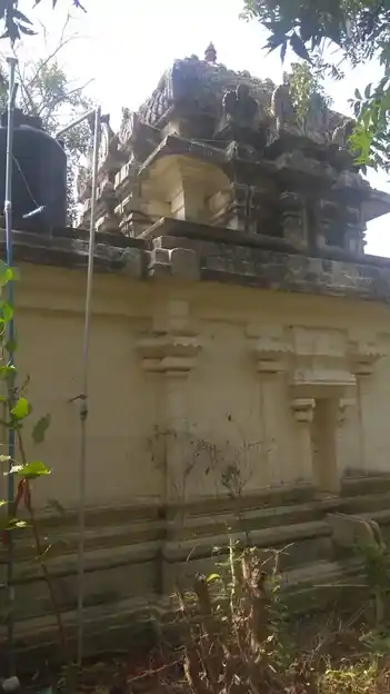 Arulmigu Thirumeninatha Swamy and Mariyamman Temple, Memaathur - 609309 அருள்மிகு திருமேனிநாத சுவாமி மற்றும் மாரியம்மன் கோயில், மேமாத்தூர் - 609309, Mayiladuthurai - Ancient Temple Architecture and History Image 2