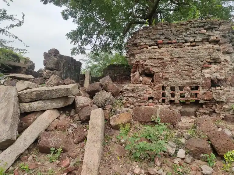 Arulmigu Thirumeniyaar Temple, Ulagaampalpuram - 622202 அருள்மிகு திருமேனியார் திருக்கோயில், Ulagaampalpuram - 622202, Pudukkottai - Ancient Temple Architecture and History Image 2