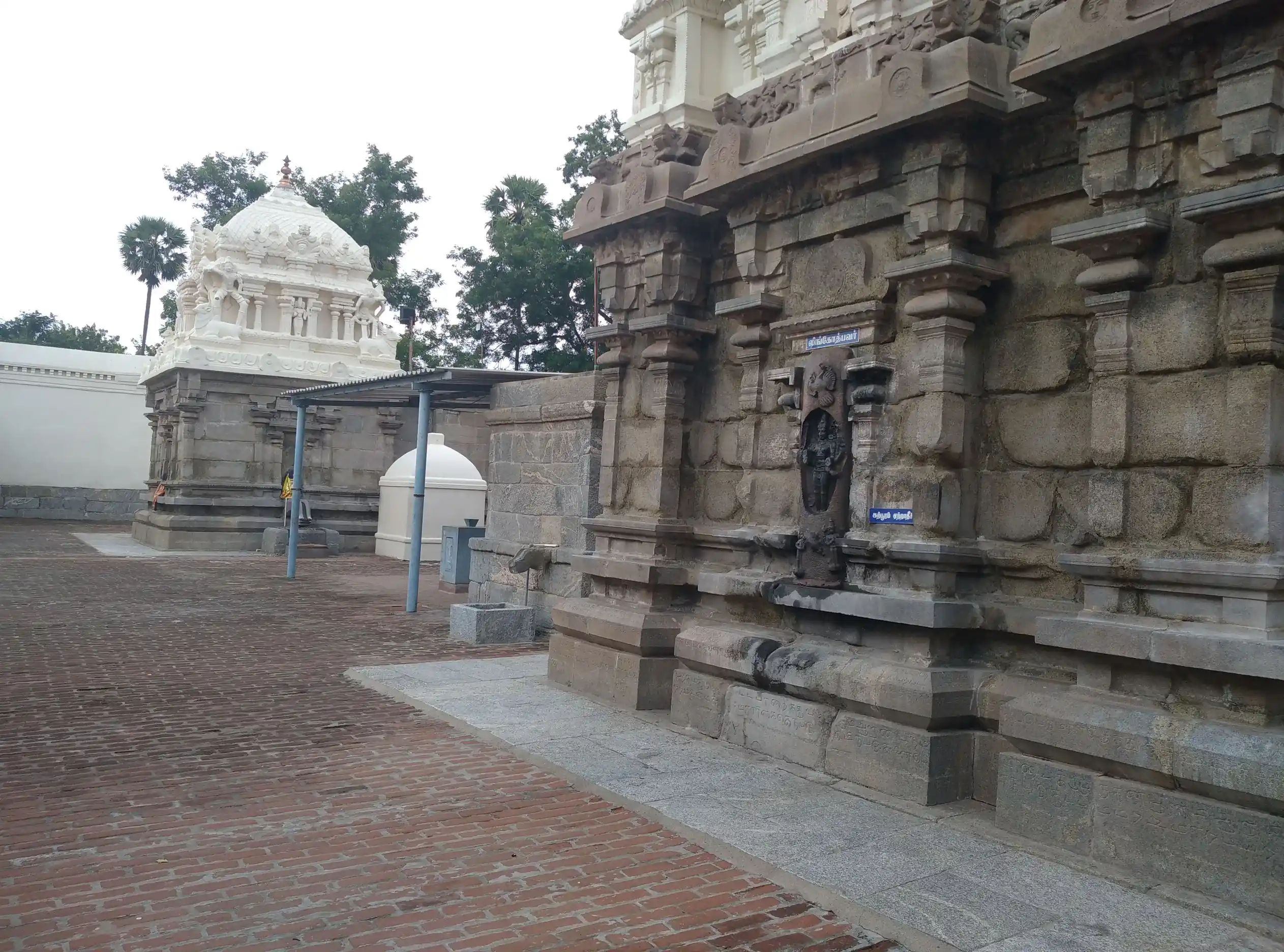 Arulmigu Thirumuruganathasamy Temple, Thirumuruganpoondi, Tirupur - 641652 அருள்மிகு திருமுருகநாத சுவாமி திருக்கோயில், திருமுருகன்பூண்டி, திருப்பூர் - 641652, Tiruppur - Ancient Temple Architecture and History Image 4