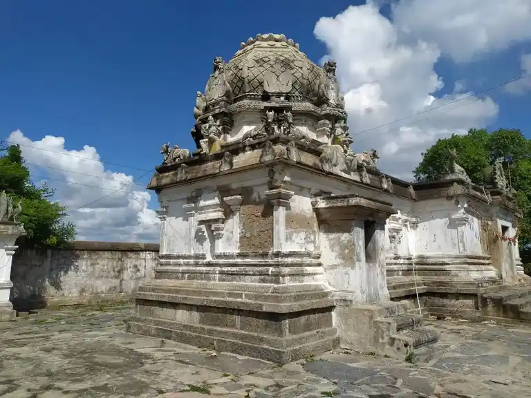 Arulmigu Thiruvaaleeswarar Temple, V.Saathanur - 605652 அருள்மிகு திருவாளீஸ்வரர் திருக்கோயில், V.Saathanur - 605652, Viluppuram - Ancient Temple Architecture and History Image 4