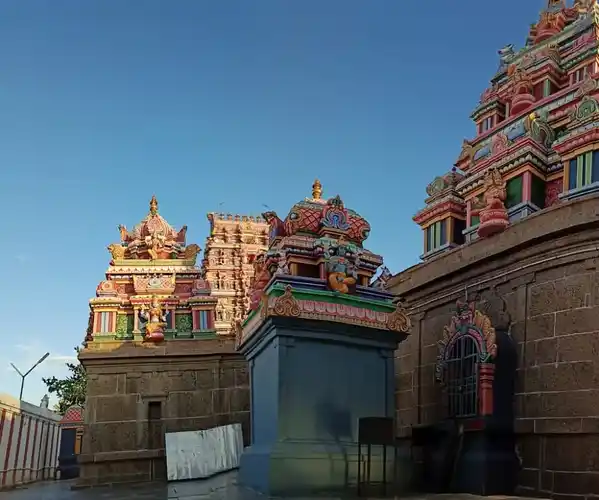 Arulmigu Thiruvalleswarar Temple, Near Bus Stand, Koovathur - 603305