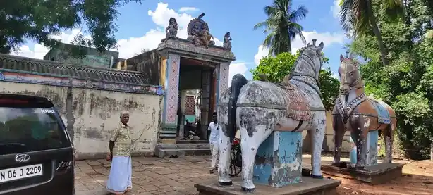 Arulmigu Thiruvarasamoorthy Ayyanar Temple, Anadhandavapuram - 609103 அ/மி.திரு வரசமூர்த்தி அய்யனார் திருக்கோயில், Aanandhathandavapuram - 609103, Mayiladuthurai - Ancient Temple Architecture and History Image 2