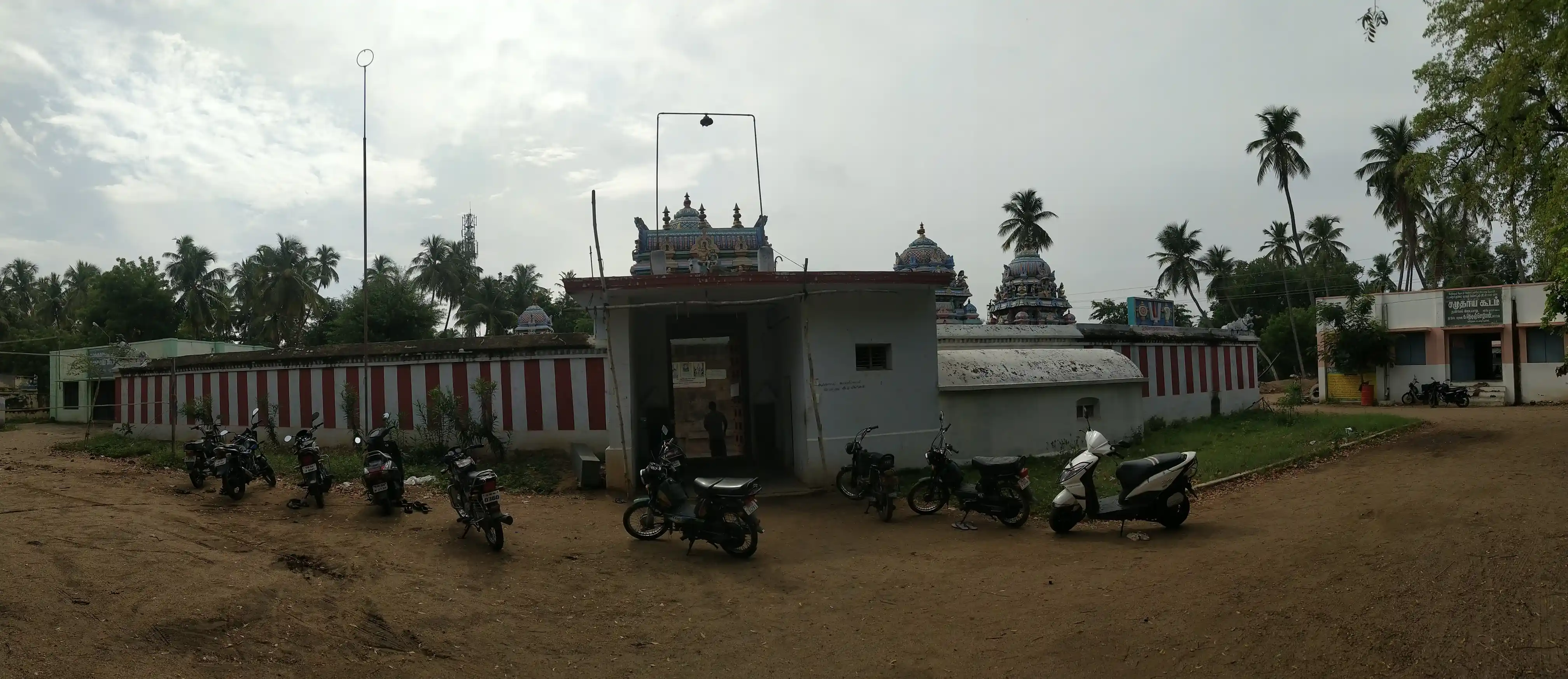 Arulmigu Thiruveliswarar Perumal Temple, Nanjai Edaiyar - 638182 அருள்மிகு திருவேலீஸ்வரர் பெருமாள் திருக்கோயில், Nanjai Edaiyar - 638182, Namakkal - Ancient Temple Architecture and History Image 4