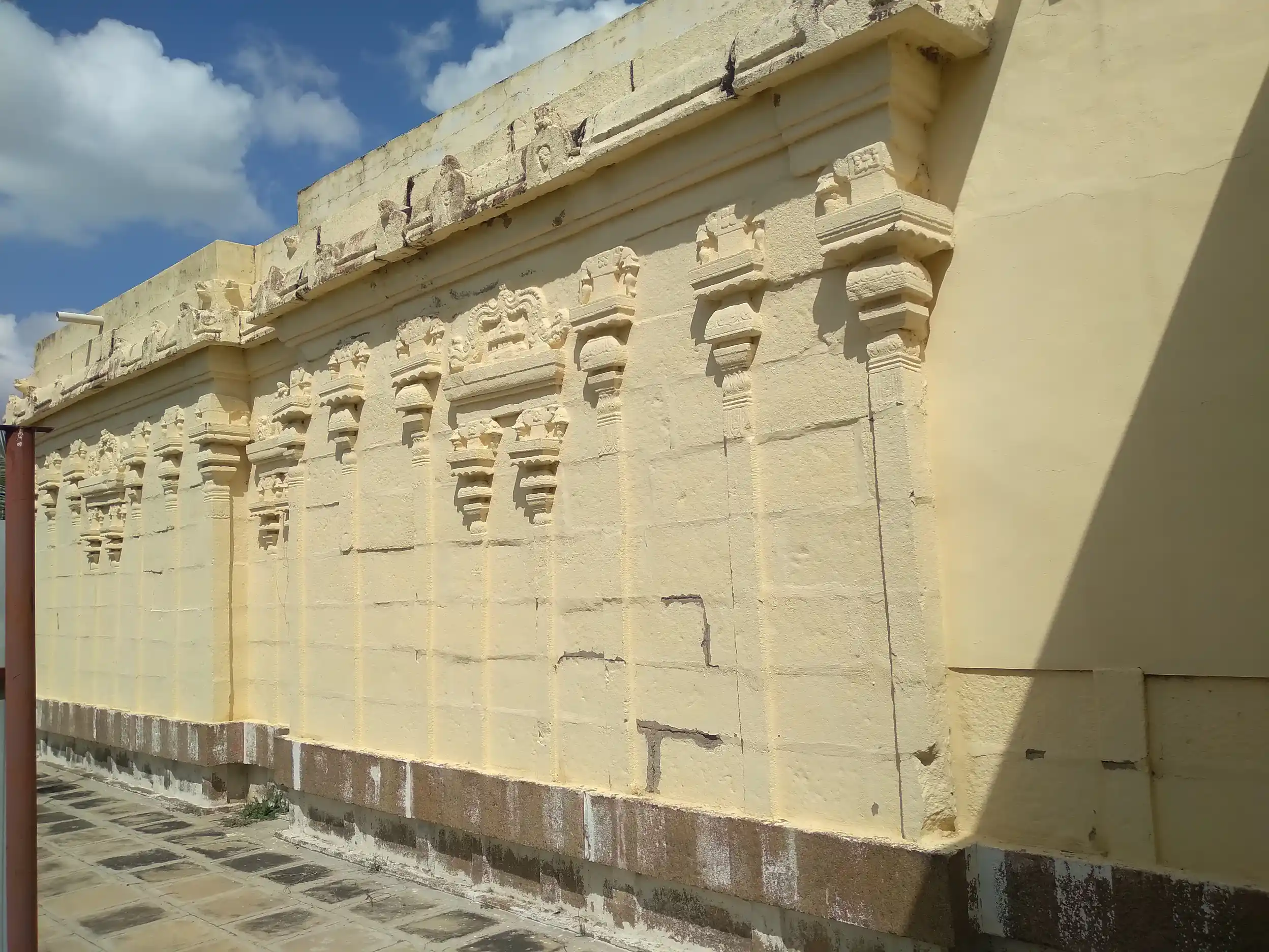 Arulmigu Thiruvengamudaiyan Temple, Nathikudi, Nathikudi. - 626137 அருள்மிகு திருவேங்கடமுடையான் திருக்கோயில், நதிக்குடி, நதிக்குடி கிராமம் - 626137, Virudhunagar - Ancient Temple Architecture and History Image 2