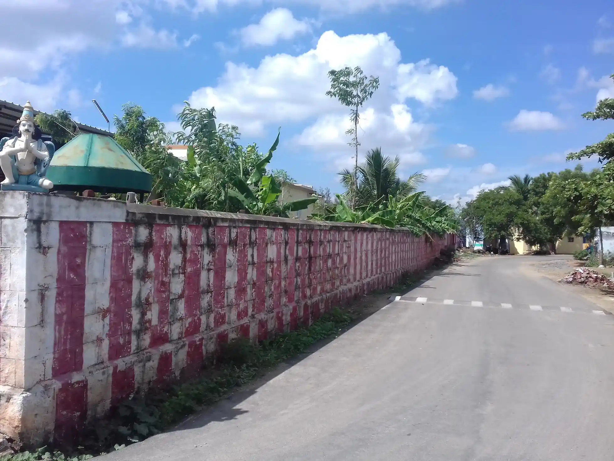 Arulmigu Thiruvengamudaiyan Temple, Nathikudi, Nathikudi. - 626137 அருள்மிகு திருவேங்கடமுடையான் திருக்கோயில், நதிக்குடி, நதிக்குடி கிராமம் - 626137, Virudhunagar - Ancient Temple Architecture and History Image 3