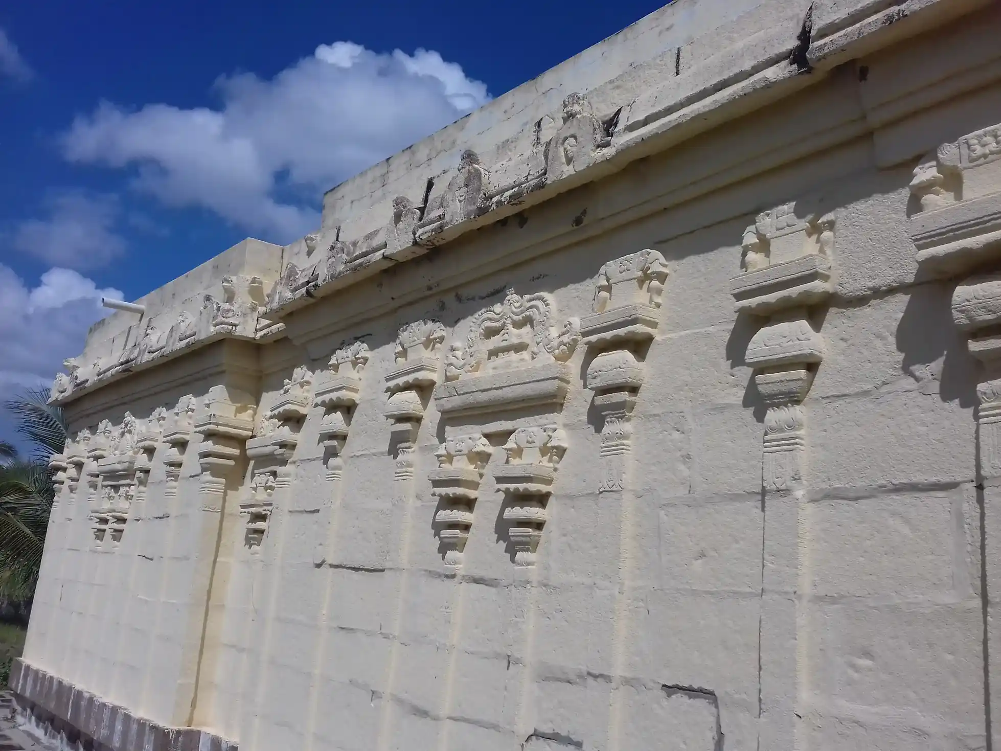 Arulmigu Thiruvengamudaiyan Temple, Nathikudi, Nathikudi. - 626137 அருள்மிகு திருவேங்கடமுடையான் திருக்கோயில், நதிக்குடி, நதிக்குடி கிராமம் - 626137, Virudhunagar - Ancient Temple Architecture and History Image 5