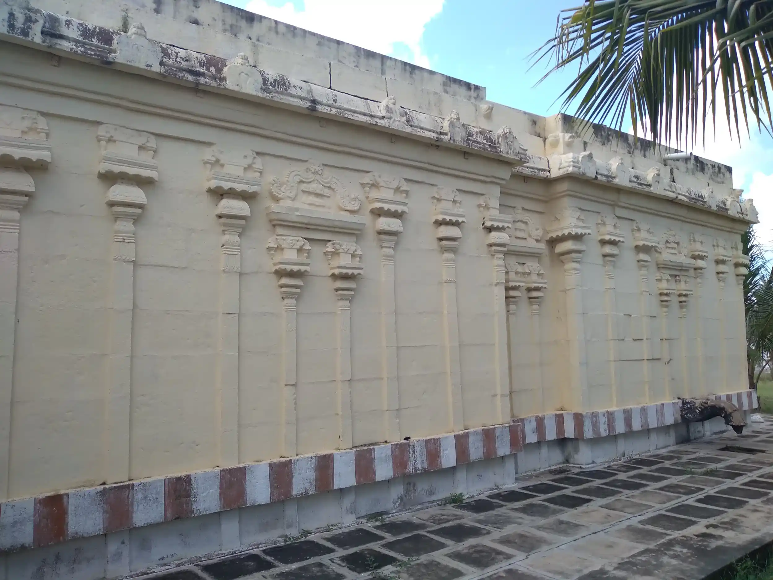 Arulmigu Thiruvengamudaiyan Temple, Nathikudi, Nathikudi. - 626137 அருள்மிகு திருவேங்கடமுடையான் திருக்கோயில், நதிக்குடி, நதிக்குடி கிராமம் - 626137, Virudhunagar - Ancient Temple Architecture and History Image 6