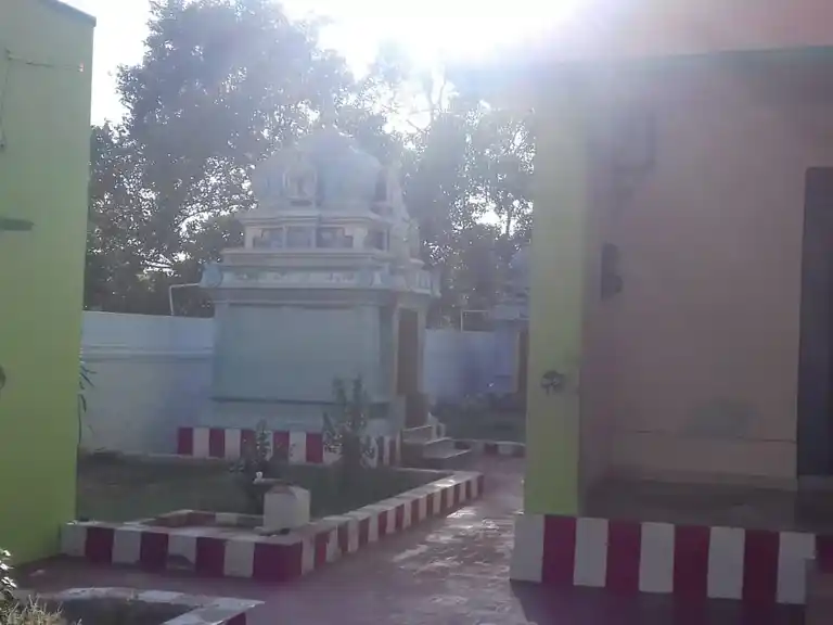 Arulmigu Thiruvengamudaiyan Temple, Vadamalapuram., Vadamalapuram. - 626137 அருள்மிகு திருவேங்கடமுடையான் எ வெங்கடாசலபதி திருக்கோயில், வடமலாபுரம், வடமலாபுரம் - 626137, Virudhunagar - Ancient Temple Architecture and History Image 2