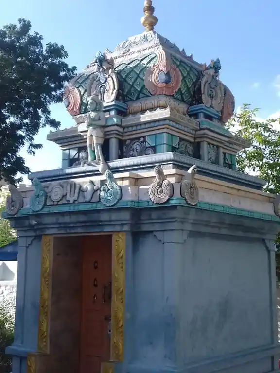 Arulmigu Thiruvengamudaiyan Temple, Vadamalapuram., Vadamalapuram. - 626137 அருள்மிகு திருவேங்கடமுடையான் எ வெங்கடாசலபதி திருக்கோயில், வடமலாபுரம், வடமலாபுரம் - 626137, Virudhunagar - Ancient Temple Architecture and History Image 3