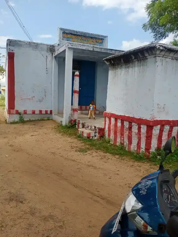 Arulmigu Thiruvenkadamudaiyan alias Srinivasa Perumal Temple, Achamthavirthan, Achamthavirthan - 626137 அருள்மிகு திருவேங்கடமுடையான் என்ற சீனிவாசப் பெருமாள் திருக்கோயில், அச்சம்தவிர்த்தான், அச்சம்தவிர்த்தான் - 626137, Virudhunagar - Ancient Temple Architecture and History Image 3
