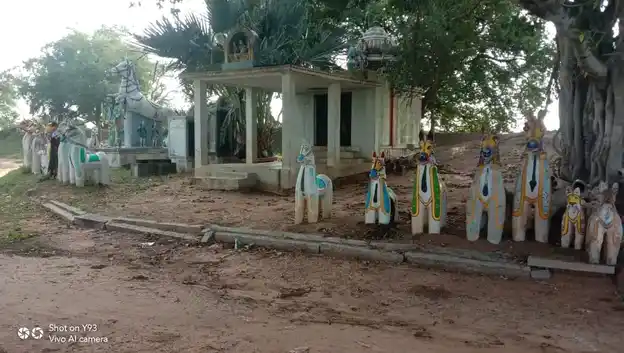 Arulmigu Thiruvettai Ayyanar Temple, Solapuram - 630561 அருள்மிகு. திருவேட்டை அய்யனார் திருக்கோயில், Solapuram - 630561, Sivagangai - Ancient Temple Architecture and History Image 2