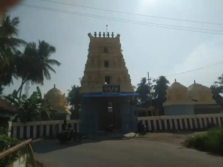 Arulmigu Thiruvooraga Varadharaja Perumal Temple, Perunagar - 603402 அருள்மிகு திருவூரக வரதராஜப்பெருமாள் திருக்கோயில், Perunagar, Perunagar - 603402, Kancheepuram - Ancient Temple Architecture and History Image 2
