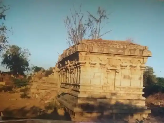 Arulmigu Thiruvulam Konda Eeswarar Temple, Kilamalai - 623528 அருள்மிகு. திருவுளம் கொண்ட ஈஸ்வரர் திருக்கோயில், கிழமலை - 623528, Sivagangai - Ancient Temple Architecture and History Image 2