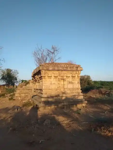 Arulmigu Thiruvulam Konda Eeswarar Temple, Kilamalai - 623528 அருள்மிகு. திருவுளம் கொண்ட ஈஸ்வரர் திருக்கோயில், கிழமலை - 623528, Sivagangai - Ancient Temple Architecture and History Image 4