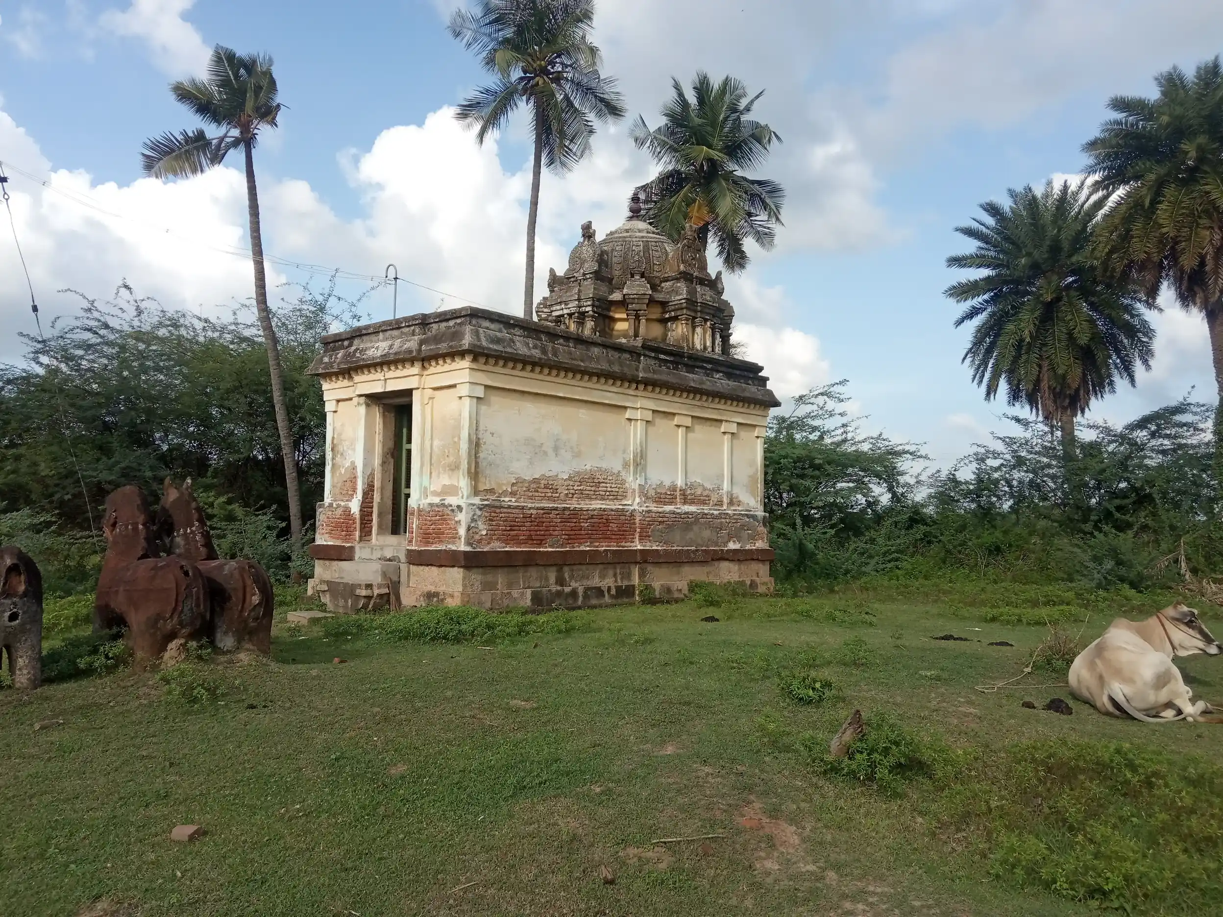 Arulmigu Thiyagaraja Swami Temple, Thirukkaravasal - 610202 அருள்மிகு தியாகராஜசுவாமி திருக்கோயில், திருக்கரவாசல் - 610202, Thiruvarur - Ancient Temple Architecture and History Image 5
