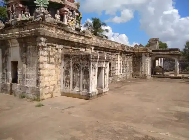 Arulmigu Tholeeswarar Temple, Kuvagam - 621710 அருள்மிகு தோளீஸ்வரர் மற்றும் வரதராஜப்பெருமாள் திருக்கோயில், Kuvagam - 621710, Ariyalur - Ancient Temple Architecture and History Image 5