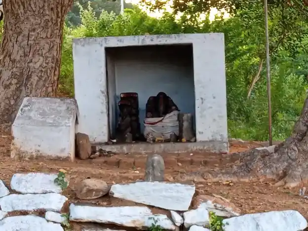 Arulmigu Thoppupatti Vinayagar, Palaya Kottai Vinayagar Temple, V.Pudukottai - 624710 அருள்மிகு தோப்புப்பட்டி விநாயகர் , பழைய கோட்டை விநாயகர் கோயில், V.Pudukottai - 624710, Dindigul - Ancient Temple Architecture and History Image 3