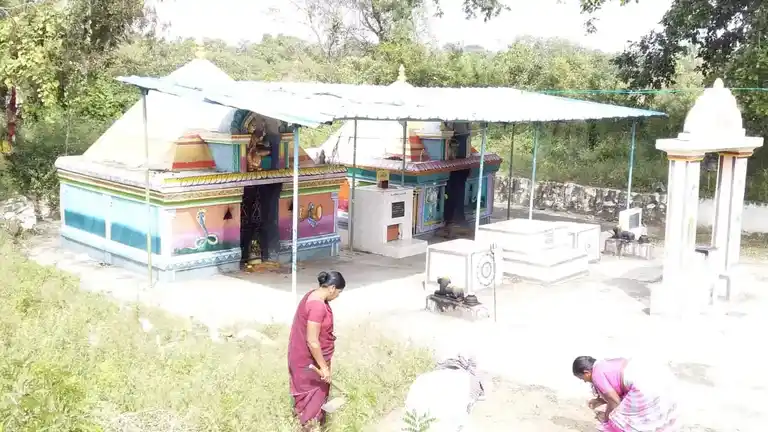 Arulmigu Thottiliyamman Temple, Theerthagiripatti - 635104 அருள்மிகு தொட்டிலியம்மன் திருக்கோயில், தீர்த்தகிரிபட்டி - 635104, Krishnagiri - Ancient Temple Architecture and History Image 4