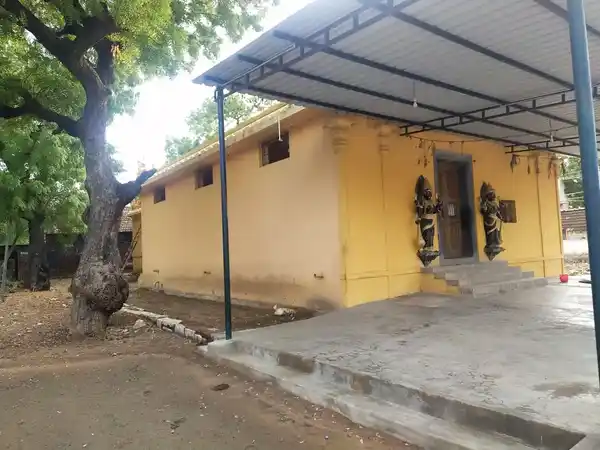 Arulmigu Thripura Sundari Muttharaman Temple, Sattankulam - 628712 அருள்மிகு திரிபுர சுந்தரி முத்தாரம்மன் திருக்கோயில், Sattankulam - 628712, Thoothukudi - Ancient Temple Architecture and History Image 2