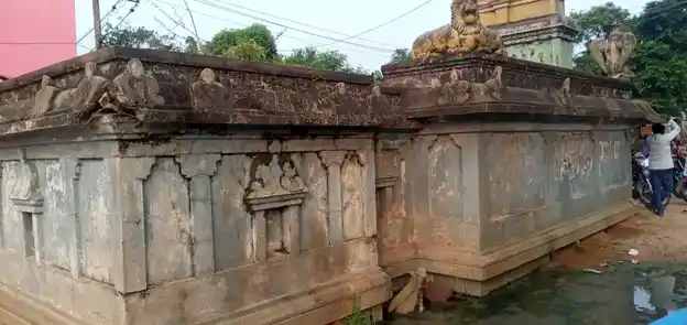 Arulmigu Throupathiamman Temple, Near Street, Panpakkam - 601201 அருள்மிகு திரௌபதியம்மன் திருக்கோயில், Near Street, Panpakkam - 601201, Tiruvallur - Ancient Temple Architecture and History Image 4