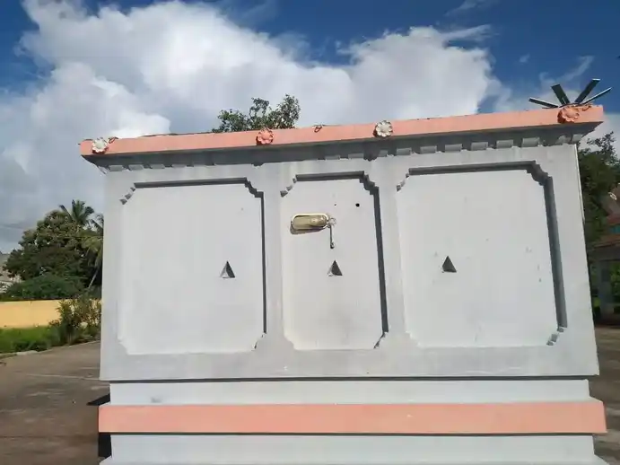 Arulmigu Throwbathi Amman Temple, Thenmelpakkam - 603002 அருள்மிகு திரௌபதி அம்மன் திருக்கோயில், Thenmelpakkam - 603002, Chengalpattu - Ancient Temple Architecture and History Image 4