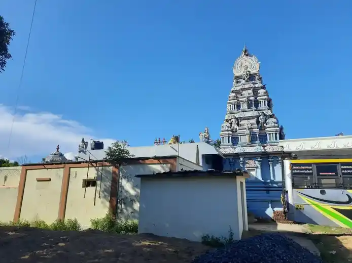 Arulmigu Throwpathiyamman Temple, Mummozhinaayagan Kuppam - 605102 அருள்மிகு திரௌபதியம்மன் திருக்கோயில், மும்மொழிநாயக்கன் குப்பம் - 605102, Viluppuram - Ancient Temple Architecture and History Image 3