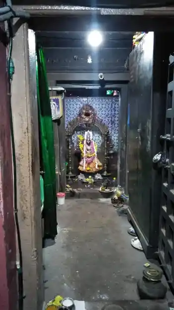 Arulmigu Throwpathiyamman Temple, Near Ottapalam, Kattuparamakudi - 623707 அருள்மிகு திரௌபதி அம்மன் திருக்கோயில், Near Ottapalam, Kattuparamakudi - 623707, Ramanathapuram - Ancient Temple Architecture and History Image 2