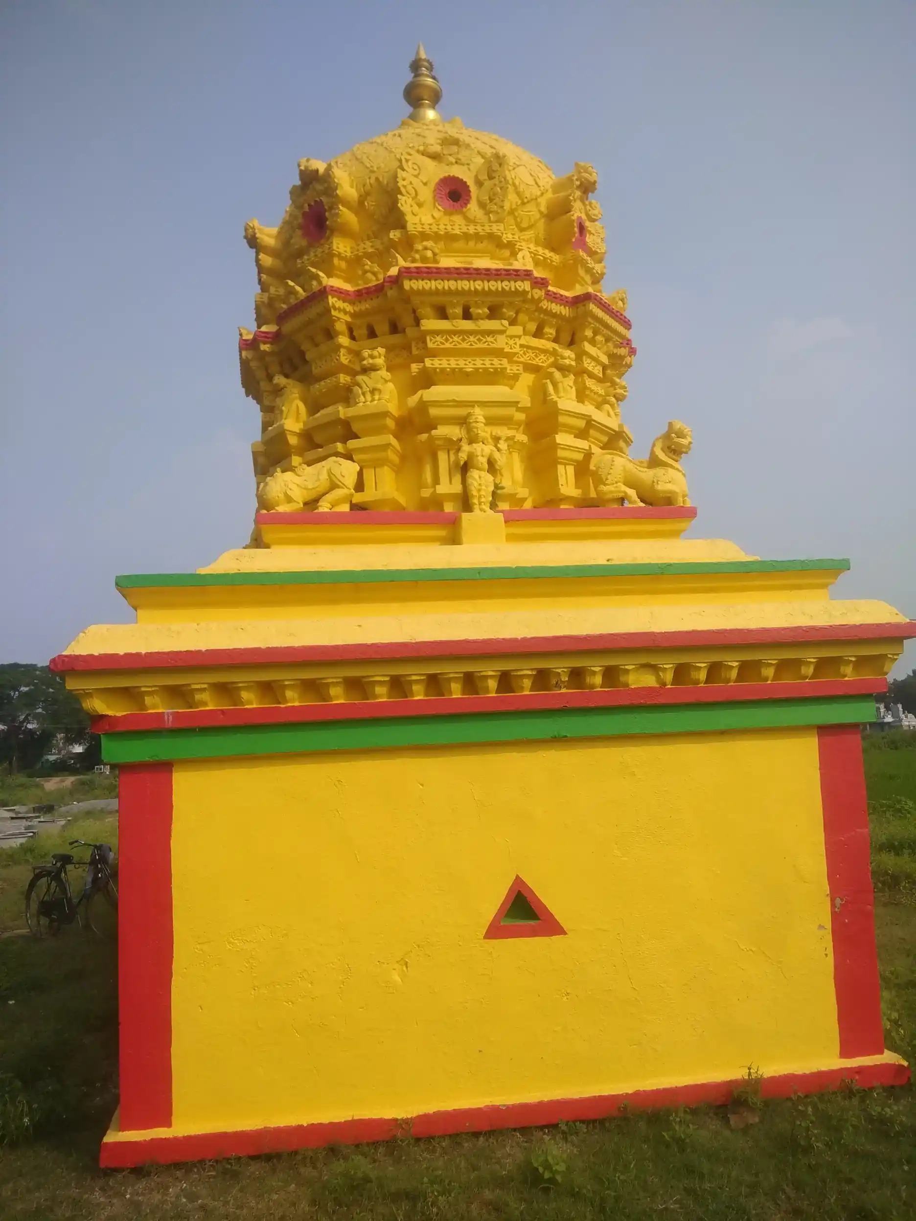 Arulmigu Throwpathiyamman Temple, Sevvathur - 635654 அருள்மிகு திரௌபதியம்மன் திருக்கோயில், செவ்வாத்தூர் - 635654, Thirupathur - Ancient Temple Architecture and History Image 2