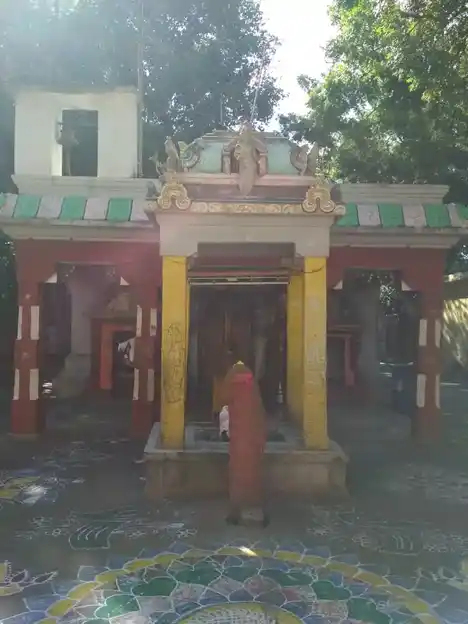 Arulmigu Throwpathyamman Temple, Kizhperumpakkam, Kizhperumpakkam - 605602 அருள்மிகு திரௌபதியம்மன் திருக்கோயில், கீழ்பெரும்பாக்கம், கீழ்பெரும்பாக்கம் - 605602, Viluppuram - Ancient Temple Architecture and History Image 3