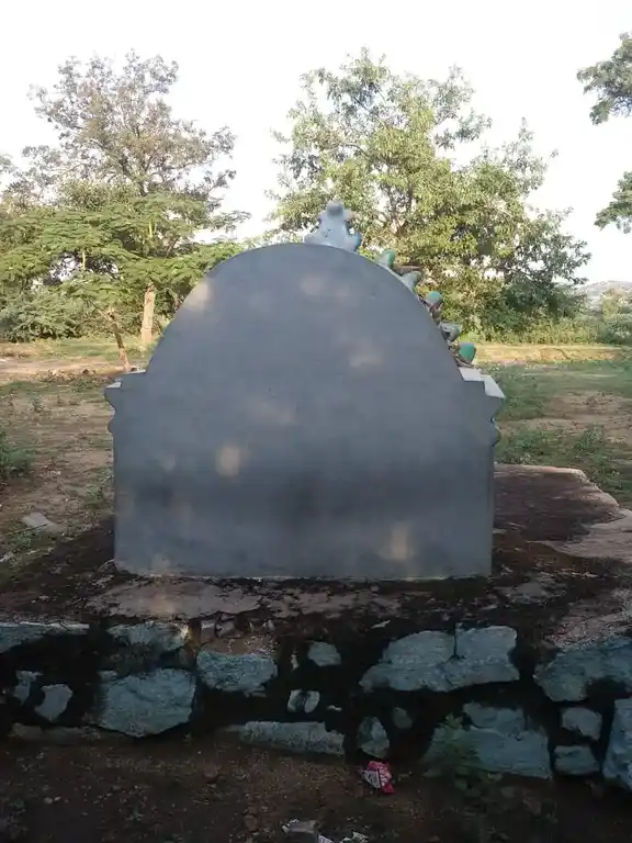 Arulmigu Thullukutti Kannimaar Temple, R.Kombai - 624706 அருள்மிகு துள்ளுகுட்டி கன்னிமார் திருக்கோயில், R.Kombai - 624706, Dindigul - Ancient Temple Architecture and History Image 2