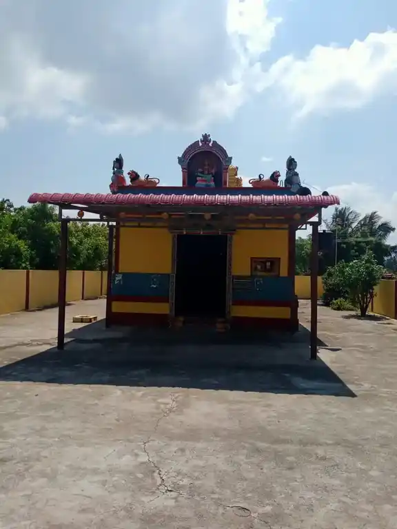 Arulmigu Uchi Maakaliamman Temple, R.Velur, R.Velur - 642112 அருள்மிகு உச்சிமாகாளியம்மன் திருக்கோயில், R.Velur, R.Velur - 642112, Tiruppur - Ancient Temple Architecture and History Image 2