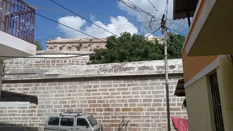 Arulmigu Uchivenatha Swamy Temple, Uyakondan Thirumalai, Thiruchirappalli - 620102 அருள்மிகு உஜ்ஜீவநாதசுவாமி திருக்கோயில், Uyakondan Thirumalai, Thiruchirappalli - 620102, Thiruchirappalli - Ancient Temple Architecture and History Image 9