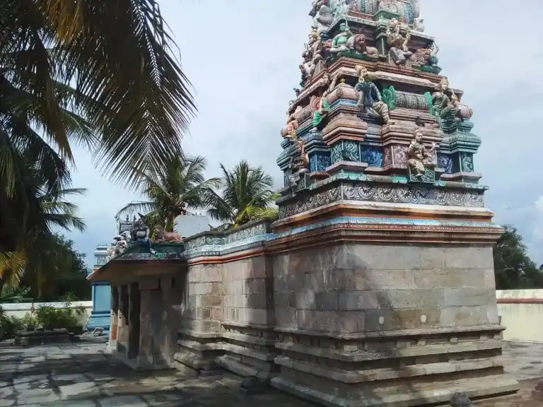 Arulmigu Udaiyaparaasakthiyamman Temple, Kulamangalam - 622404 அருள்மிகு உடையபராசக்தியம்மன் திருக்கோயில், Kulamangalam - 622404, Pudukkottai - Ancient Temple Architecture and History Image 3