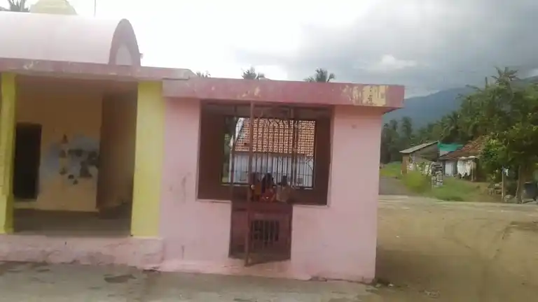 Arulmigu Udayadevar Mariamman Temple, Sukkampatti, Valasaiyur - 636114 அருள்மிகு உதயதேவர் மாரியம்மன் திருக்கோயில், சுக்கம்பட்டி, வலசையூர் - 636114, Salem - Ancient Temple Architecture and History Image 2