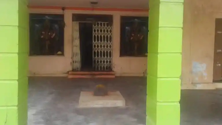 Arulmigu Udayadevar Mariamman Temple, Sukkampatti, Valasaiyur - 636114 அருள்மிகு உதயதேவர் மாரியம்மன் திருக்கோயில், சுக்கம்பட்டி, வலசையூர் - 636114, Salem - Ancient Temple Architecture and History Image 4