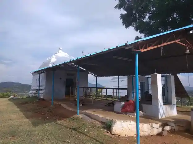 Arulmigu Udayadevar Mariamman Temple, Sukkampatti, Valasaiyur - 636114 அருள்மிகு உதயதேவர் மாரியம்மன் திருக்கோயில், சுக்கம்பட்டி, வலசையூர் - 636114, Salem - Ancient Temple Architecture and History Image 6