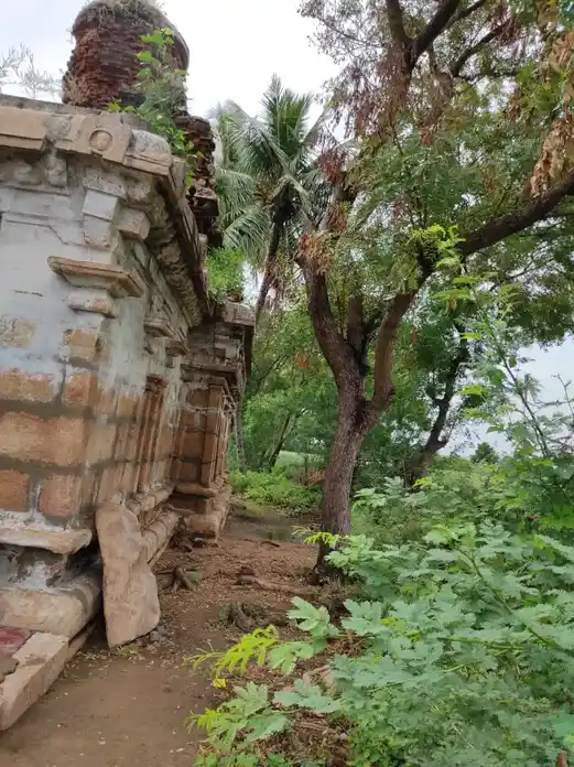 Arulmigu Uddaya Nathar Temple, Mettu Marudur, Kulithalai - 639107 Arulmigu Uddaya Nathar Temple, Mettu Marudur, Kulithalai - 639107, Karur - Ancient Temple Architecture and History Image 3