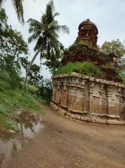 Arulmigu Uddaya Nathar Temple, Mettu Marudur, Kulithalai - 639107 Arulmigu Uddaya Nathar Temple, Mettu Marudur, Kulithalai - 639107, Karur - Ancient Temple Architecture and History Image 6