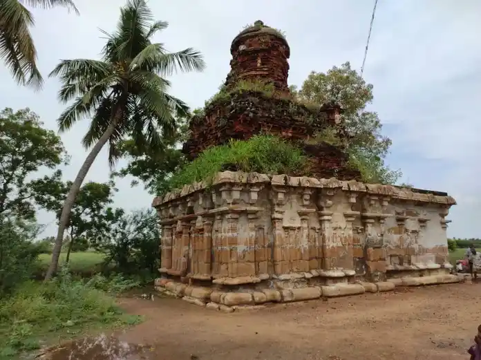 Arulmigu Uddaya Nathar Temple, Mettu Marudur, Kulithalai - 639107 Arulmigu Uddaya Nathar Temple, Mettu Marudur, Kulithalai - 639107, Karur - Ancient Temple Architecture and History Image 7