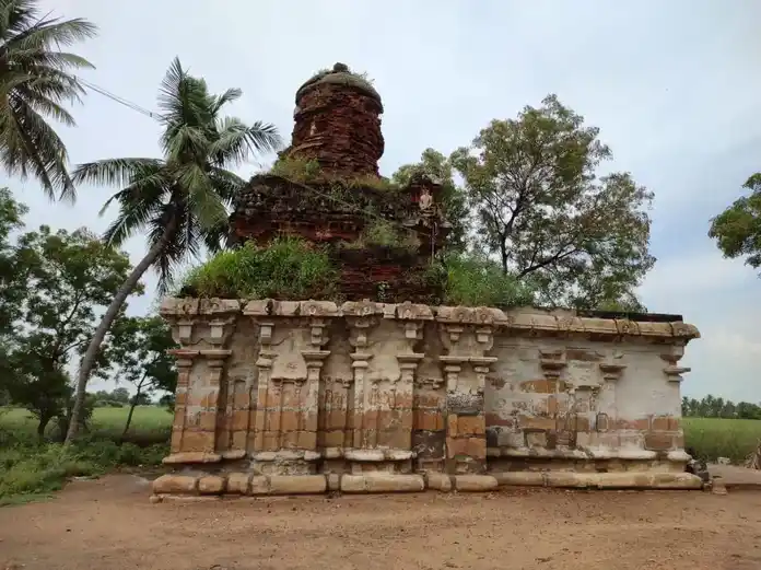Arulmigu Uddaya Nathar Temple, Mettu Marudur, Kulithalai - 639107 Arulmigu Uddaya Nathar Temple, Mettu Marudur, Kulithalai - 639107, Karur - Ancient Temple Architecture and History Image 8