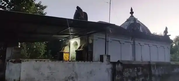 Arulmigu Udhauyapureeswarar And Vedhanarayana Perumal Temple, Udhayadhithamangalam - 609205 அருள்மிகு உதயபுரீஸ்வரர் வேதநாராயணபெருமாள் திருக்கோயில், உதயதிதமங்கலம் - 609205, Mayiladuthurai - Ancient Temple Architecture and History Image 2