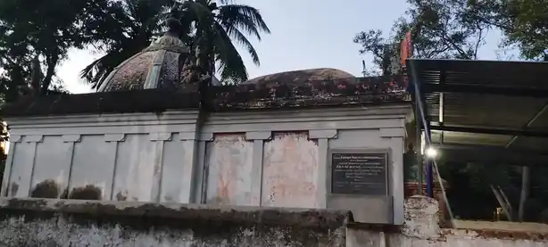 Arulmigu Udhauyapureeswarar And Vedhanarayana Perumal Temple, Udhayadhithamangalam - 609205 அருள்மிகு உதயபுரீஸ்வரர் வேதநாராயணபெருமாள் திருக்கோயில், உதயதிதமங்கலம் - 609205, Mayiladuthurai - Ancient Temple Architecture and History Image 4