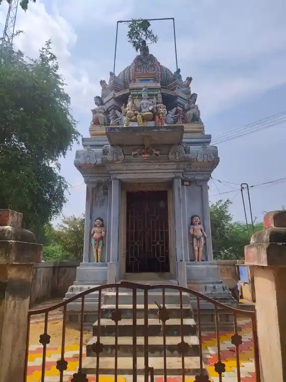 Arulmigu Ulaga Muluthudaiya Ayyanar Temple, Kallankudi - 630104 அருள்மிகு. உலக முழுதுடைய அய்யனார் திருக்கோயில், Kallankudi - 630104, Sivagangai - Ancient Temple Architecture and History Image 3