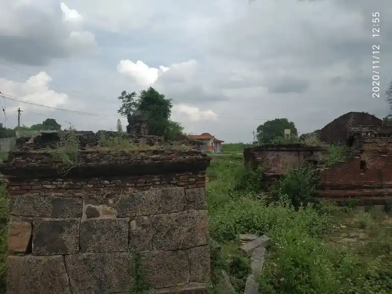 Arulmigu Ulaganathaswamy Temple, Pandagapadi - 621117 Arulmigu Ulaganathaswamy Temple, Pandagapadi - 621117, Perambalur - Ancient Temple Architecture and History Image 2
