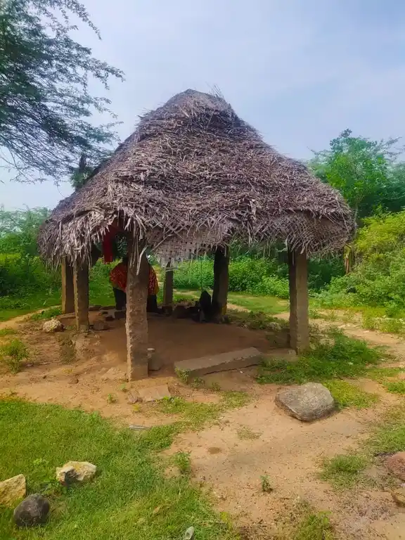 Arulmigu Umaiya Nayakiyamman Temple @ Omaththal Temple, Ilayathankudi - 630205 அருள்மிகு. ஊமை நாயகியம்மன் என்ற ஓமத்தாள் திருக்கோயில், Ilayathankudi - 630205, Sivagangai - Ancient Temple Architecture and History Image 4